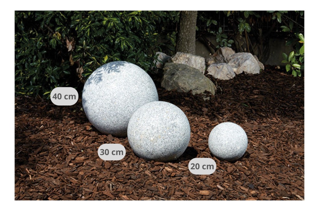 Décoration pour extérieur : grosse boule ou sphère en pierre sur socle